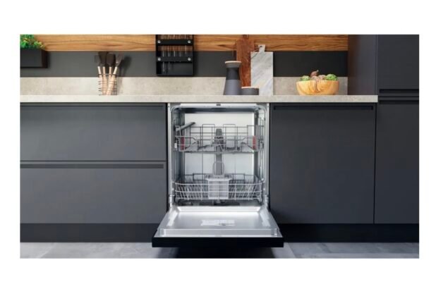 Hotpoint HBC2B19UKN Semi Integrated Full Size Dishwasher - Image 3