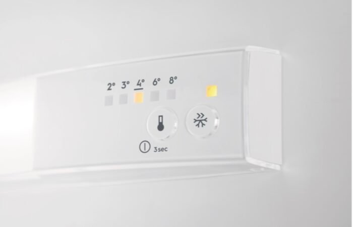 Zanussi ZNLK18ES3 Low Frost Integrated 70/30 Fridge Freezer - Image 3